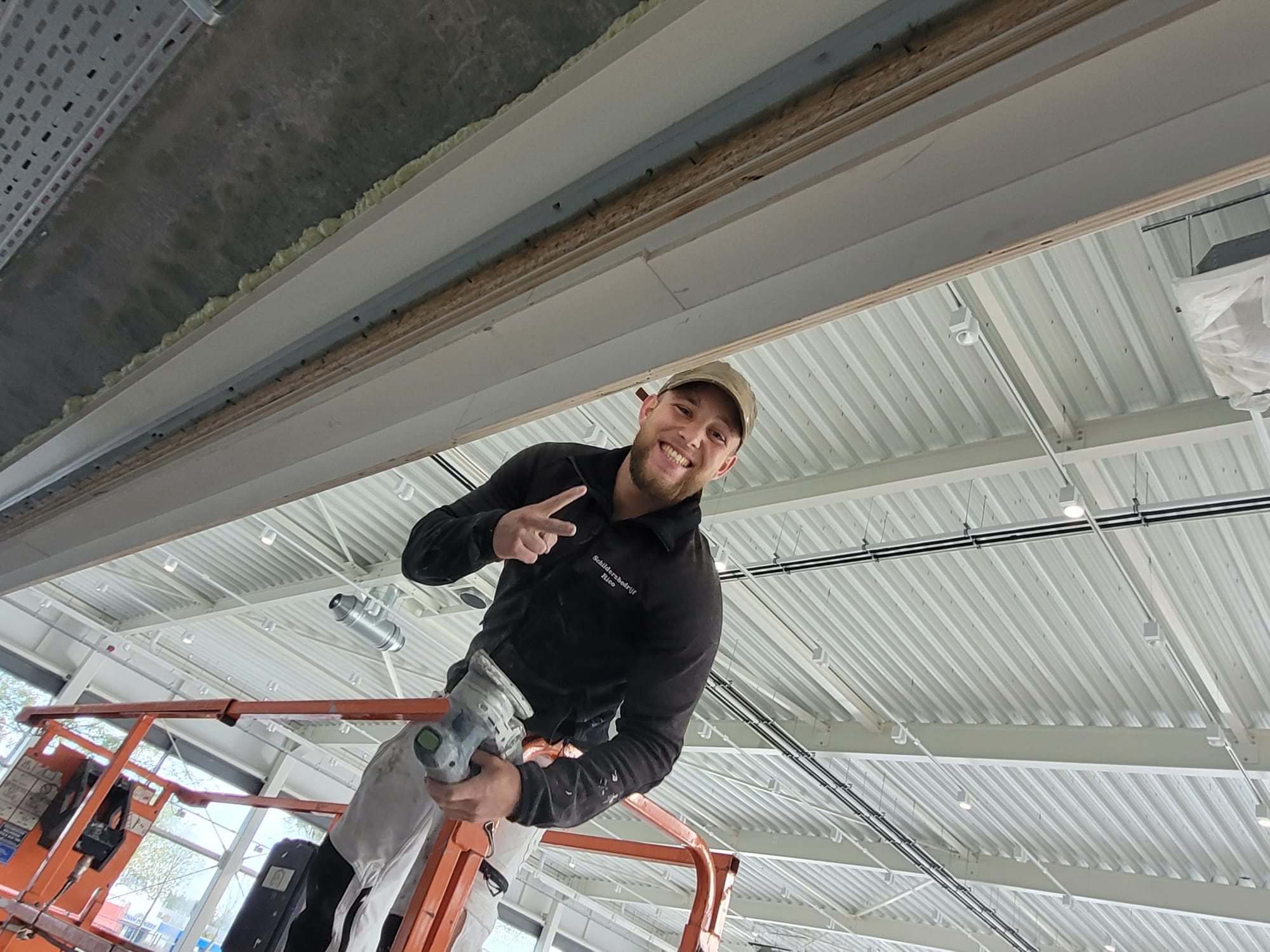 Vrolijke werker bij Schildersbedrijf Rico